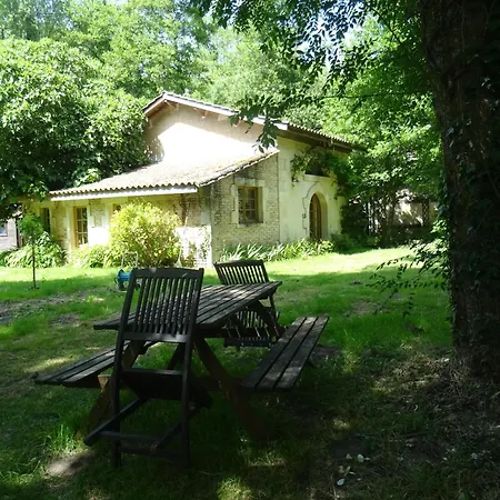 Maison De De La Cascade 펜션 *